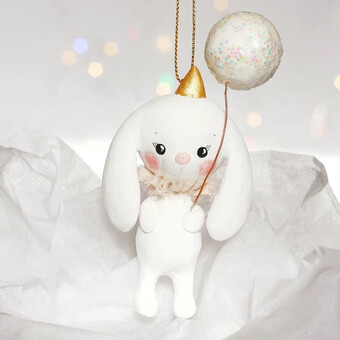 Белый кролик с шариком из коллекции "ЦИРК"
